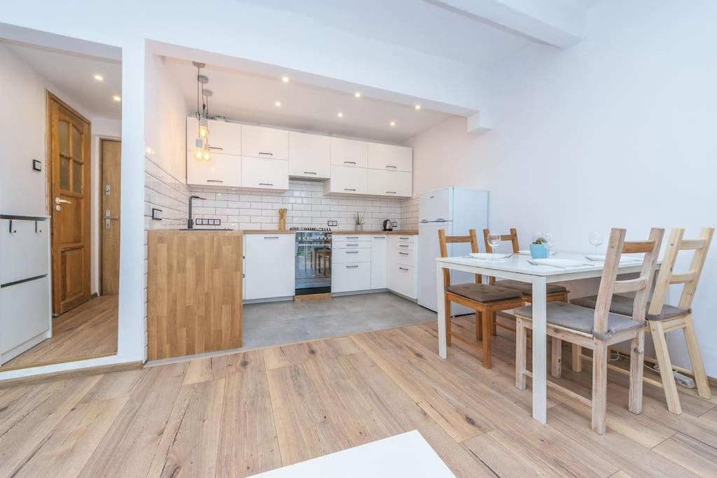 Hello Apartments Brzezno Dworska Гданск Екстериор снимка